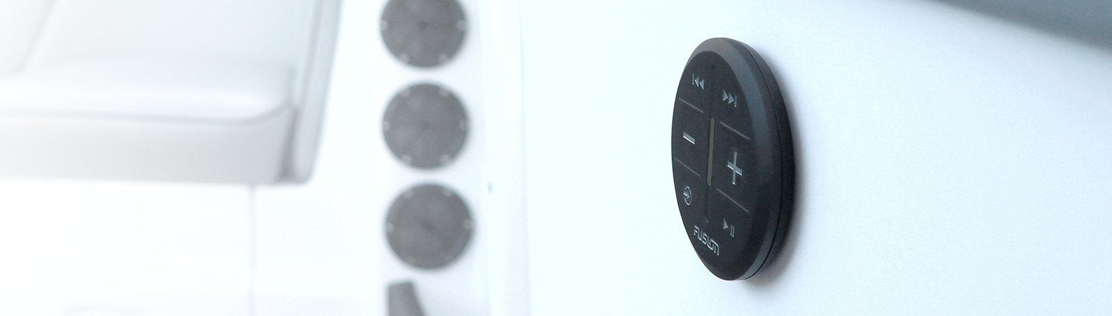 1-Garmin-Fusion-ARX-Bezdratove-Pult-Distancijnogo-Keruvannya